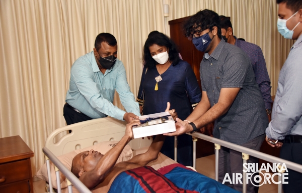 WAR VETERAN INMATES HONOURED BY COMMANDER OF THE AIR FORCE AT ‘MIHINDU SETH MEDURA’, ATTIDIYA